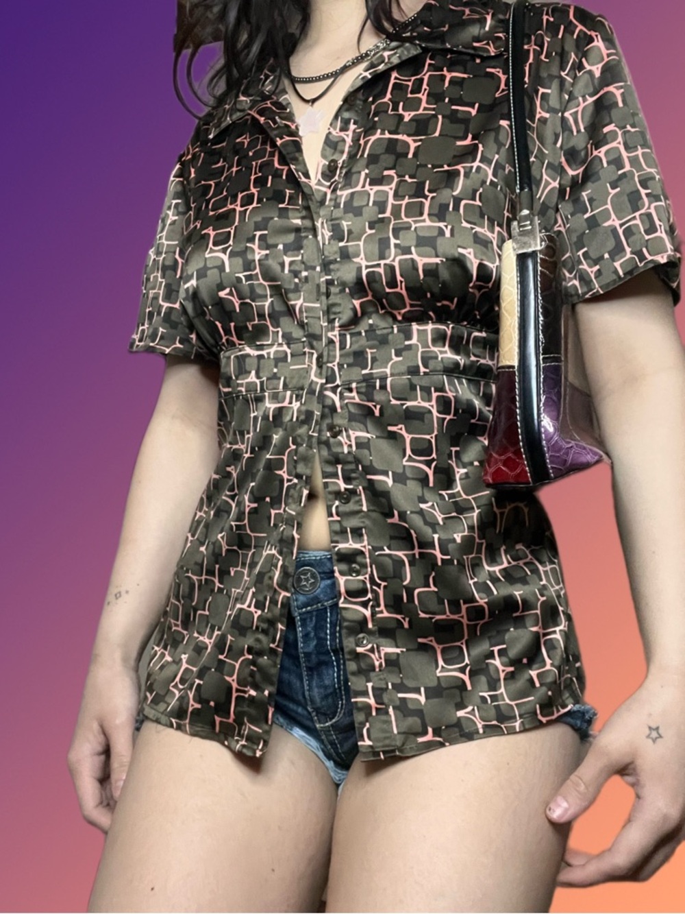 Reitmans green& Pink Interlocking Square Button-Down Top